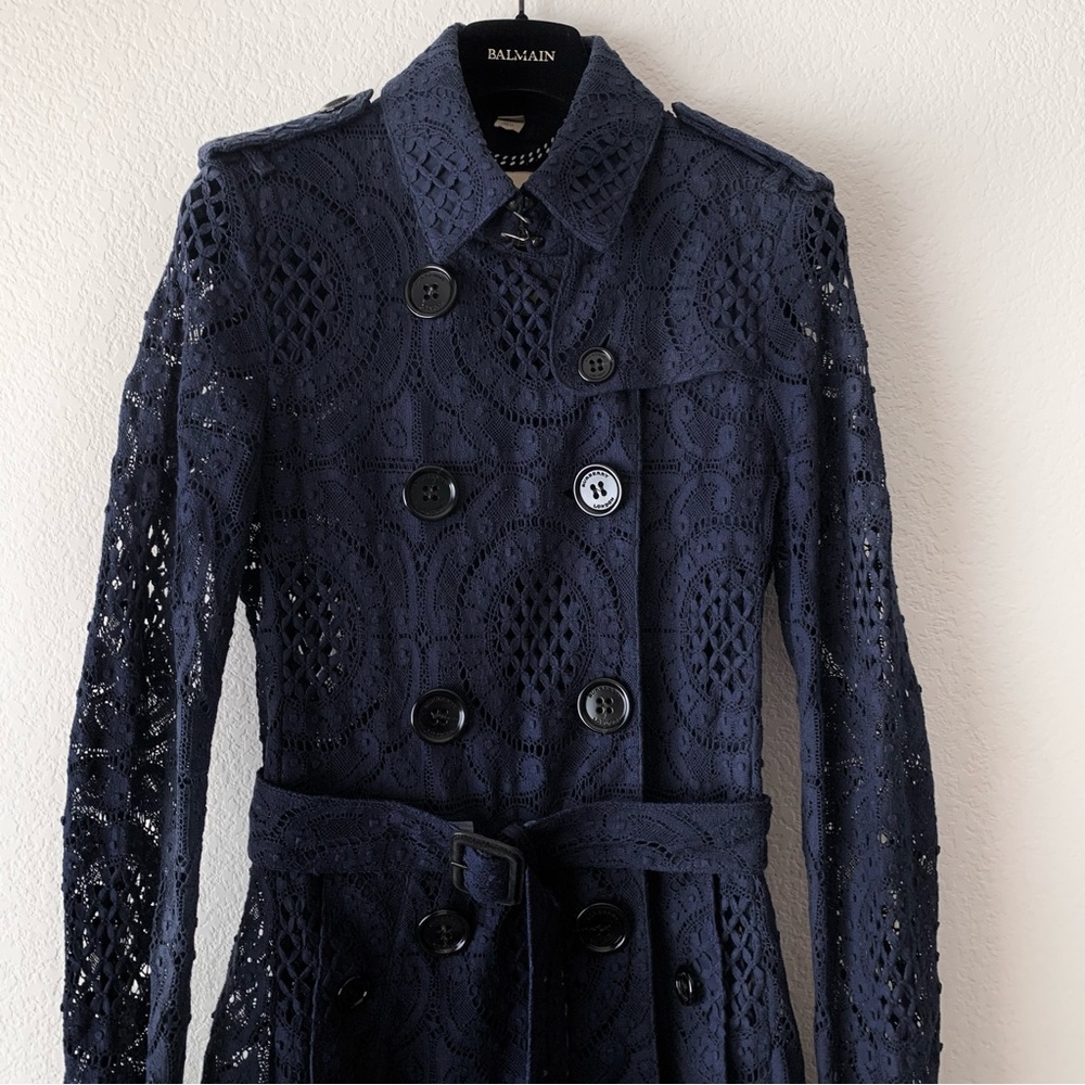 Burberry lace trench coat - Picture 3 of 16
